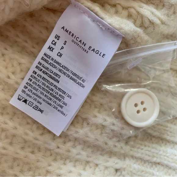 American Eagle Cream Cropped Cardigan Sweater Size Small Cable Knit NWT - Picture 10 of 15